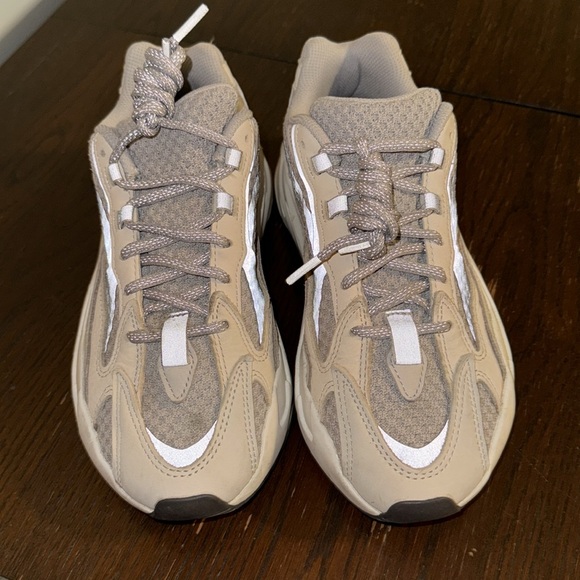 Yeezy 700 v2 cream - Picture 2 of 7